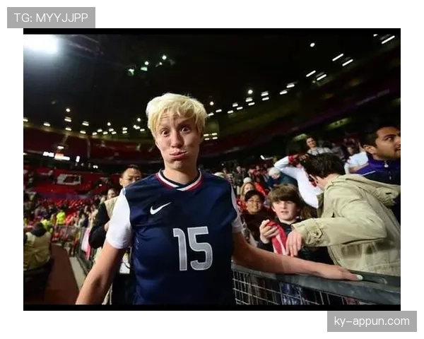 梅根·拉皮诺又随手晒生活照，那双球鞋的价钱让我月底账单都不好意思看